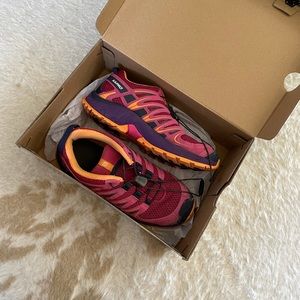 salomon hiking shoes